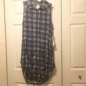 Plaid sleevless dress shirt